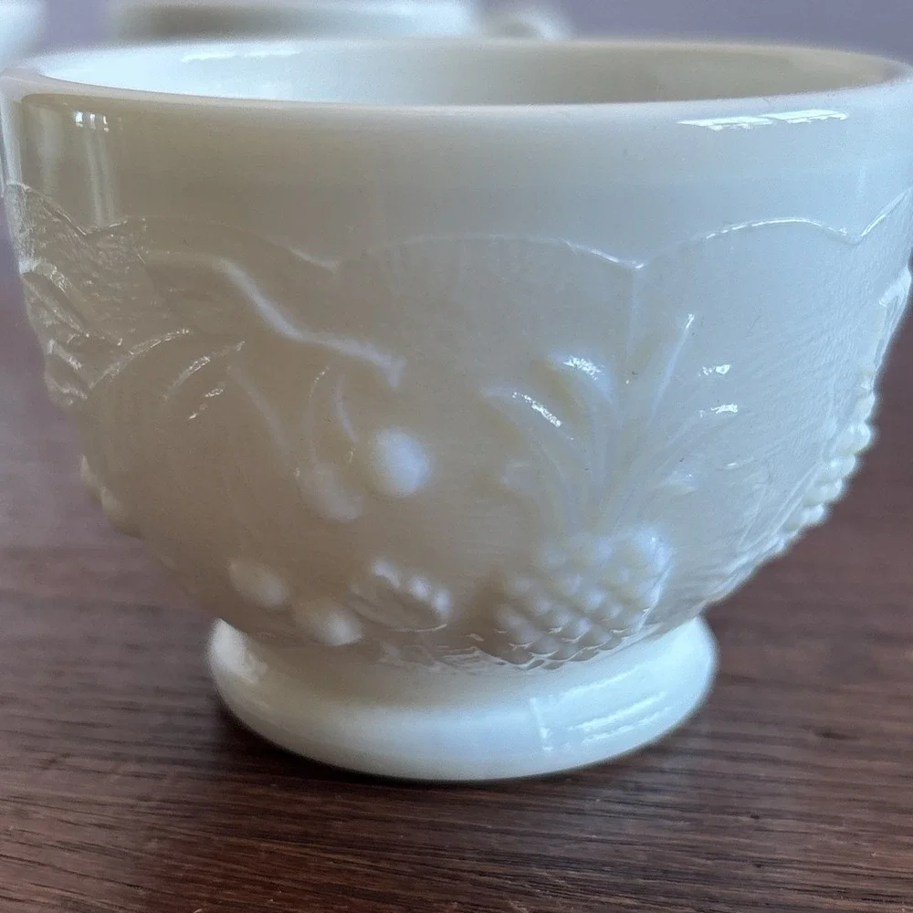 Set‎ Of 4 Vintage Westmoreland Fruits White Milk Glass Footed Punch Cups